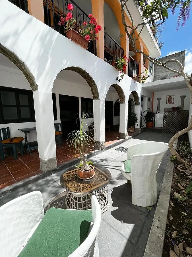 Casa Nazareno, Callejon Lemus #9A Entre 6A Y 7A Avenida Norte Antigua