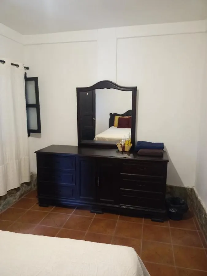 Casa Nazareno, Callejon Lemus #9A Entre 6A Y 7A Avenida Norte Antigua